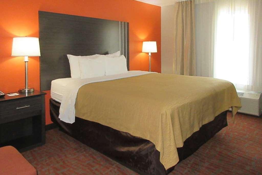 Quality Inn & Suites Fresno Northwest Pokoj fotografie